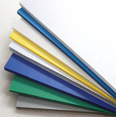 Polypropylene Coroplast শীট ফাঁপা ঢেউতোলা প্লাস্টিক বোর্ড পুনর্ব্যবহৃত হালকা ওজনের